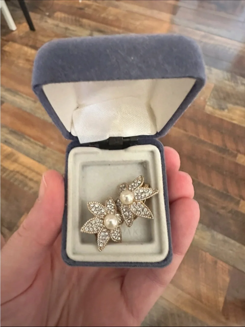 Vintage Marvella Elegant faux Pearl & Crystal Flower Clip-On Earrings
